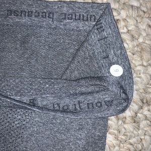 Lululemon Workout Top SIZE 6